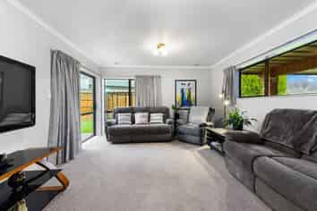 4 McCahon Drive, Pukehangi