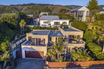 13 Karekare Road, Raumati South