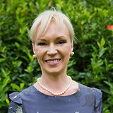 Sandra 0032800000qFIosAAG Lewis 0032800000qFIosAAG