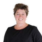 Julie 0032800000qFFBHAA4 Young 0032800000qFFBHAA4