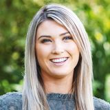 Julie 00328000017jHduAAE Miller 00328000017jHduAAE