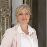 Christina 0032800000qFI9lAAG Young 0032800000qFI9lAAG